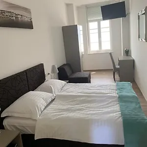 Capsulehotel Rirooms
